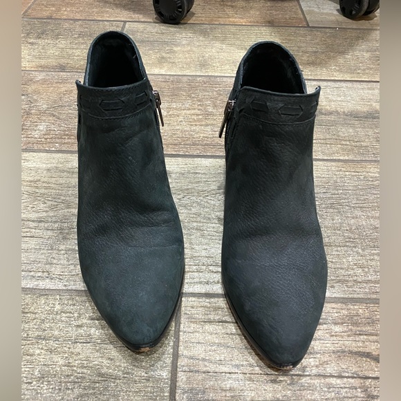 Vince Camuto black leather booties - Picture 3 of 4